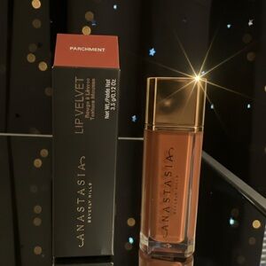 ABH Lip Velvet PARCHMENT Liquid Lipstick NIB – Peachy Brown Matte Lip Mousse